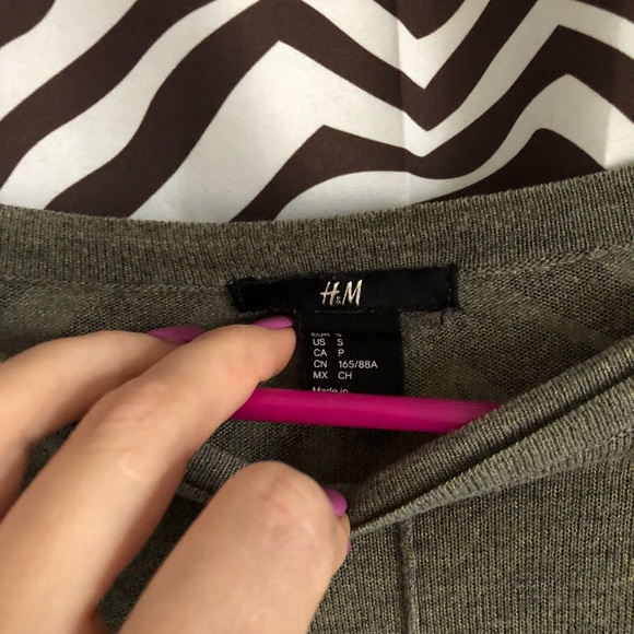 H&M Semi Crop Top - Picture 2 of 2